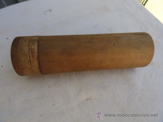 Antig&uuml;edades: ANTIGUO CANUTO DE MADERA.