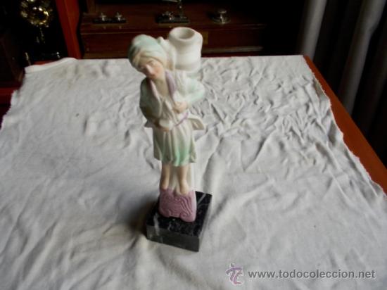 Antig&uuml;edades: Violetero de biscuit - Foto 1