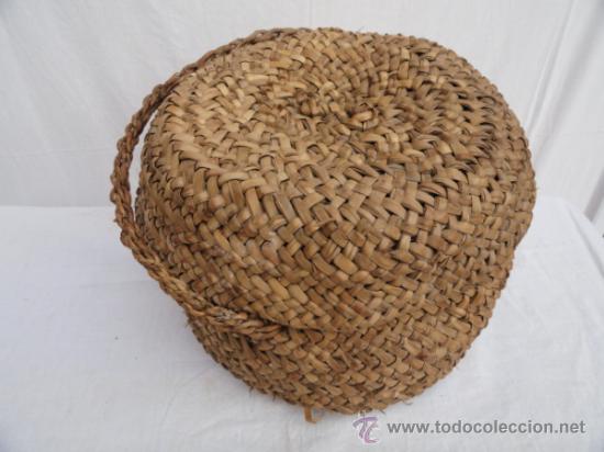 Antig&uuml;edades: ANTIGUA CESTA DE JUNCO PARA LLEVAR LA COMIDA. - Foto 1