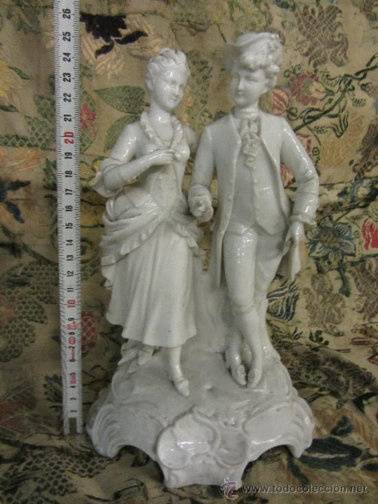 Antig&uuml;edades: BONITA FIGURA DE PORCELANA CON PAREJA ROMANTICA DIECIOCHESCA - FIN. S.XIX PPO. S.XX