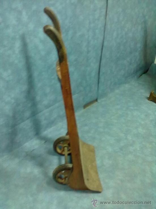 Antig&uuml;edades: CARRETILLA SACOS. MADERA HIERRO - Foto 1