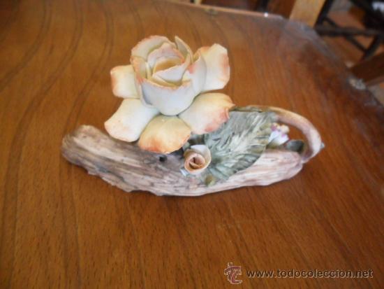 Antig&uuml;edades: FLOR DE PORCELANA CAMPODIMONTE - Foto 2