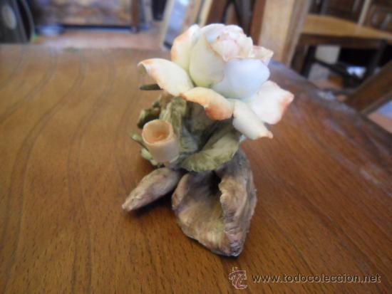 Antig&uuml;edades: FLOR DE PORCELANA CAMPODIMONTE - Foto 4