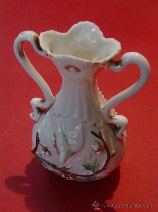 Antig&uuml;edades: Jarroncito de porcelana - Foto 1