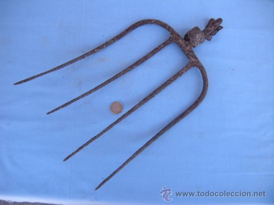 Antig&uuml;edades: ANTIGUA HORCA DE HIERRO SIN MANGO. - Foto 1