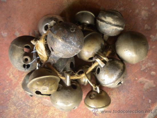 Antig&uuml;edades: CASCABELES 10 DE BRONCE Y 4 DE METAL - Foto 1