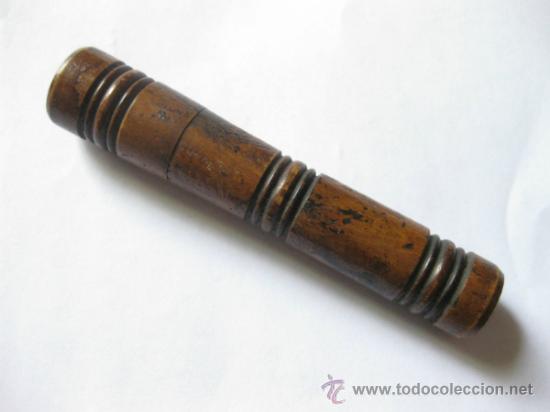 Antig&uuml;edades: ANTIGUO ALFILITERO DE MADERA - 9 CMS DE LARGO - Foto 1