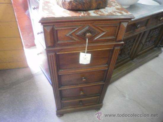 Antig&uuml;edades: MESILLA DE NOCHE - Foto 2