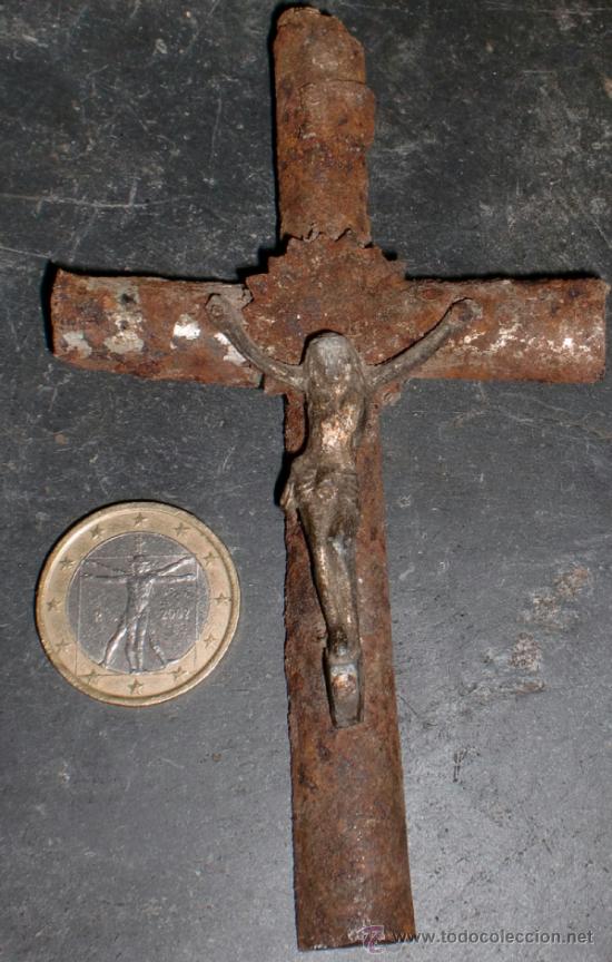 Antig&uuml;edades: Crucifijo de los miserables. - Foto 1