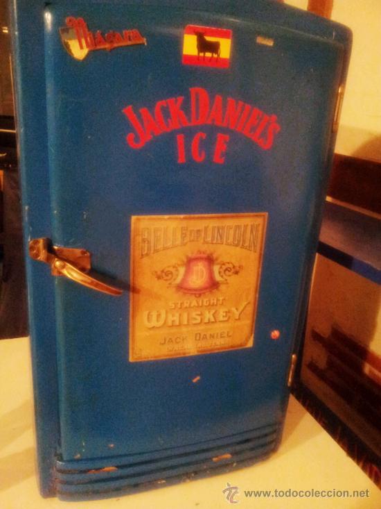 Antig&uuml;edades: Fresquera decorada de Jack Daniels - Foto 1