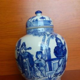 Tibor antiguo Japones en porcelana, hecho y decorado a mano ( Posiblemente del siglo XVIII )