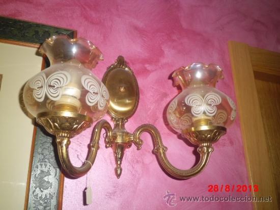 Antig&uuml;edades: APLIQUE  CON 2 TULIPAS DE CRISTAL GRABADO. - Foto 1