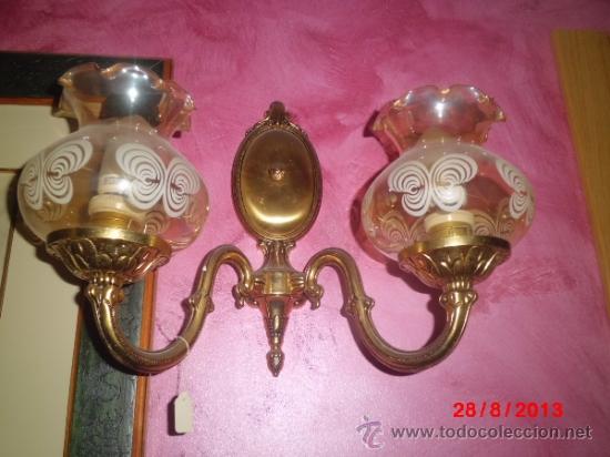 Antig&uuml;edades: APLIQUE  CON 2 TULIPAS DE CRISTAL GRABADO. - Foto 2