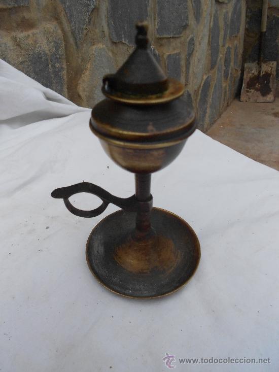 Antig&uuml;edades: LAMPARILLA DE ACEITE EN METAL - Foto 1