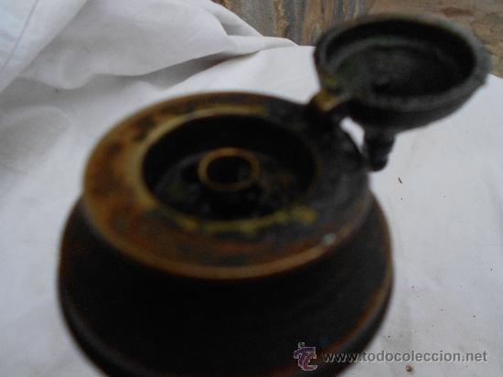 Antig&uuml;edades: LAMPARILLA DE ACEITE EN METAL - Foto 3