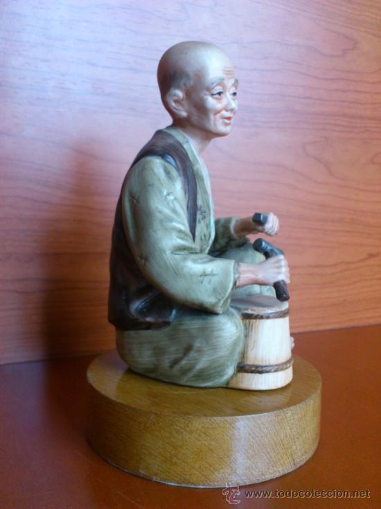 Antigüedades: Figura antigua de biscuit sobre peana de madera ( Made in Japan ) - Foto 1 - 38834190