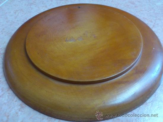 Antig&uuml;edades: Plato antiguo en madera labrada y decorada - Foto 7