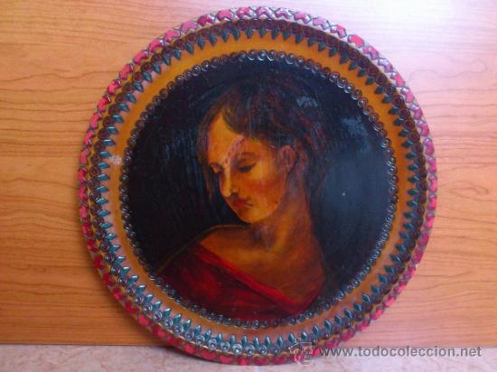 Antig&uuml;edades: Plato antiguo en madera labrada y decorada - Foto 2