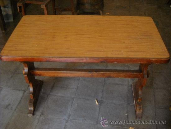 Antig&uuml;edades: Mesa de madera maciza. 110x59x70 cm - Foto 1