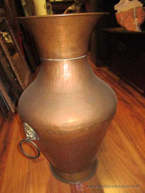 Antiquit&auml;ten: Antiguo parag&uuml;ero o recipiente cobre bonita patina . Altura - 52 cms. Di&aacute;metro parte ancha - 33 cms.