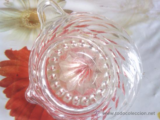 Antig&uuml;edades: antiguo exprimidor de cristal. - Foto 4
