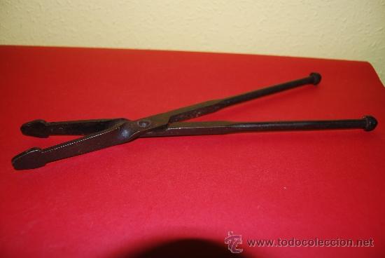 Antig&uuml;edades: ANTIGUAS PINZAS DE HIERRO PARA COCINA, CHIMENEA O LUMBRE - TENAZAS