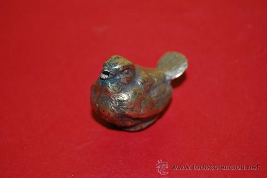 Oggetti Antichi: MUY ANTIGUO SALERO DE BRONCE - FIGURA DE P&Aacute;JARO - GORRI&Oacute;N