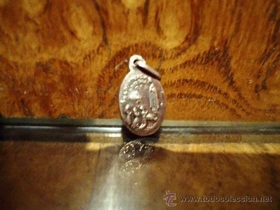 Antig&uuml;edades: MEDALLA PEQUE&Ntilde;A EN PLATA OVALADA DE LA VIRGEN - Foto 2