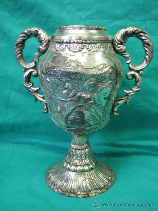Antig&uuml;edades: Jarr&oacute;n con escenas rom&aacute;nticas . Mide  26 cm - Foto 1