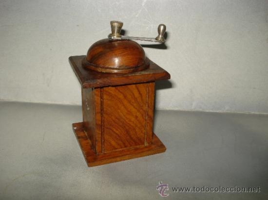 Antig&uuml;edades: Antiguo Molinillo de Pimienta en Madera y Metal - Foto 2