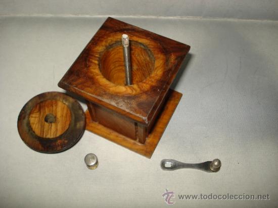 Antig&uuml;edades: Antiguo Molinillo de Pimienta en Madera y Metal - Foto 4
