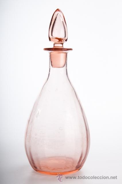 Antiguidades: BOTELLA CON TAPON DE CRISTAL EN TONO ROSADO SIGLO XX