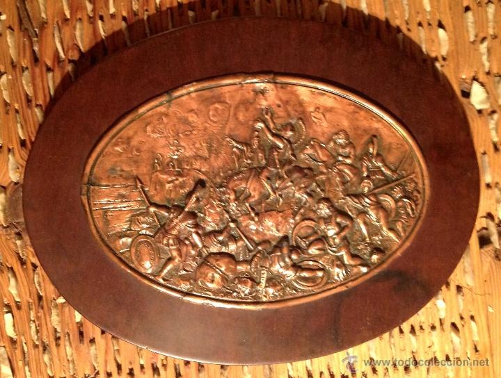 Antig&uuml;edades: Antigua Plata En Cobre Repujado &ldquo;Batalla&rdquo; - Foto 1