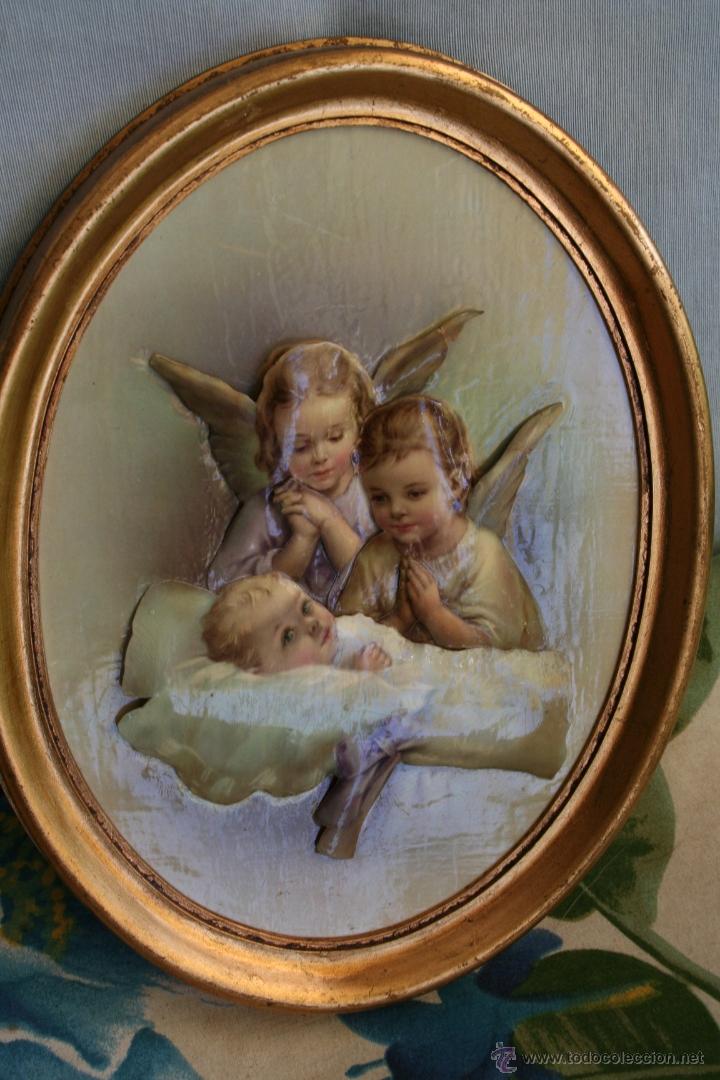 Antig&uuml;edades: antiguo cuadro de angelitos en relieve - Foto 2
