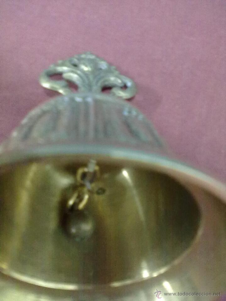 Antig&uuml;edades: CAMPANILLA DE BRONCE CON ESCENAS - Foto 5