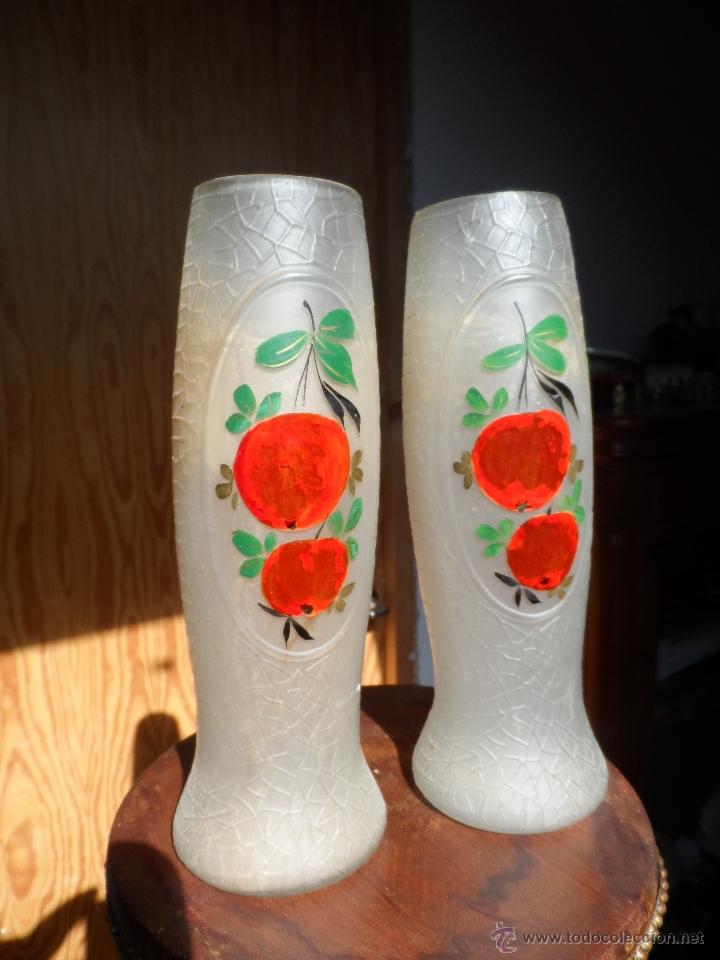 Antiguidades: ANTIGUO FLORERO JARRON DE CRISTAL PINTADO CON NARANJAS CRISTAL JOMA MONTREUIL LOTE DE 2 FLOREROS