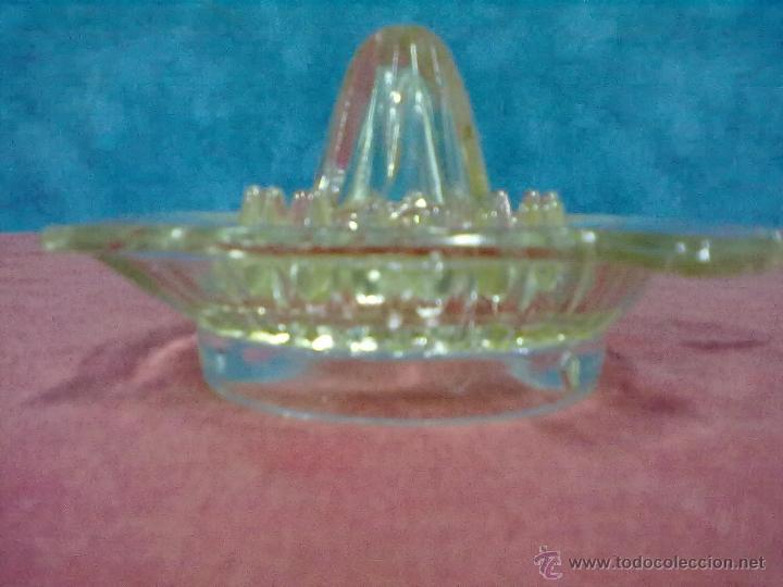 Antig&uuml;edades: EXPRIMIDOR DE LIMONES DE CRISTAL - Foto 1