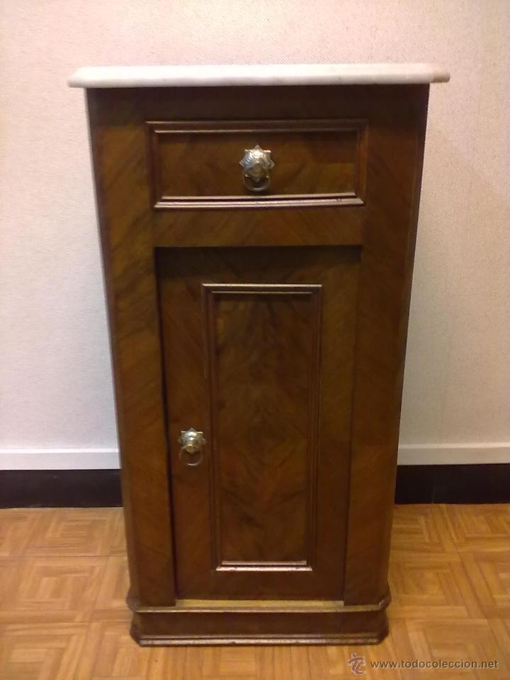 Antig&uuml;edades: MESILLA DE NOCHE ALFONSINA - Foto 1