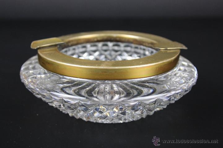 Antiquit&eacute;s: CENICERO EN CRISTAL TALLADO A LA MUELA Y METAL.MED S. XX.
