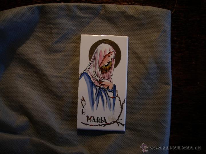 Antig&uuml;edades: Peque&ntilde;a virgen pintada en azulejo. - Foto 1