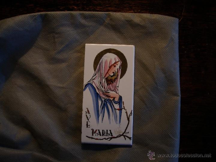 Antig&uuml;edades: Peque&ntilde;a virgen pintada en azulejo. - Foto 2