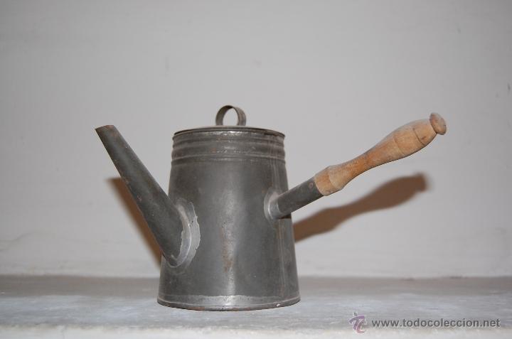 Antig&uuml;edades: Chocolatera metal - Foto 1