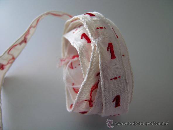 Antiques: Antigua Cinta Algod&oacute;n n&uacute;mero *1* bordado rojo. A Estrenar. 84 n&uacute;meros -- Ancho cinta 9mm | VINTAGE