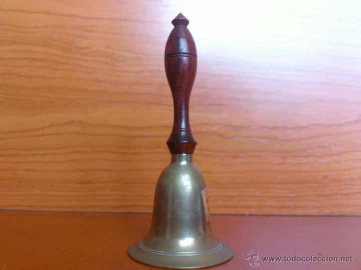 Antig&uuml;edades: Antigua campana de mano en madera y bronce - Foto 4