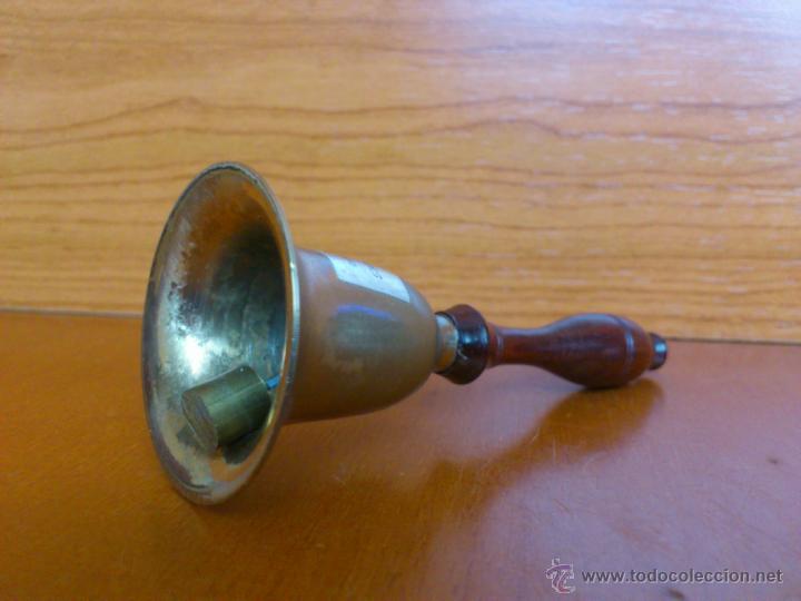 Antig&uuml;edades: Antigua campana de mano en madera y bronce - Foto 5