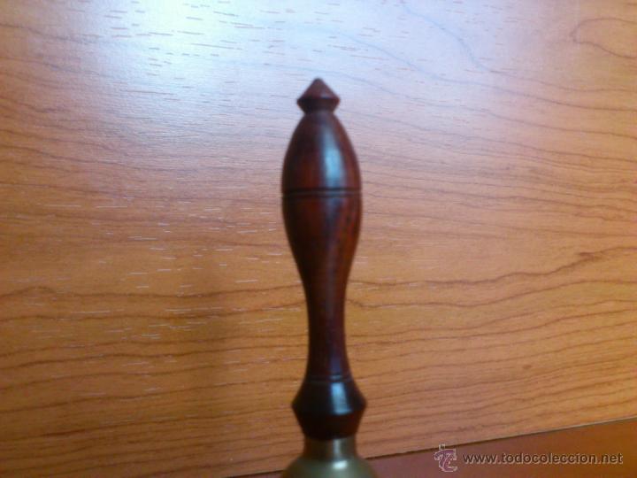 Antig&uuml;edades: Antigua campana de mano en madera y bronce - Foto 6