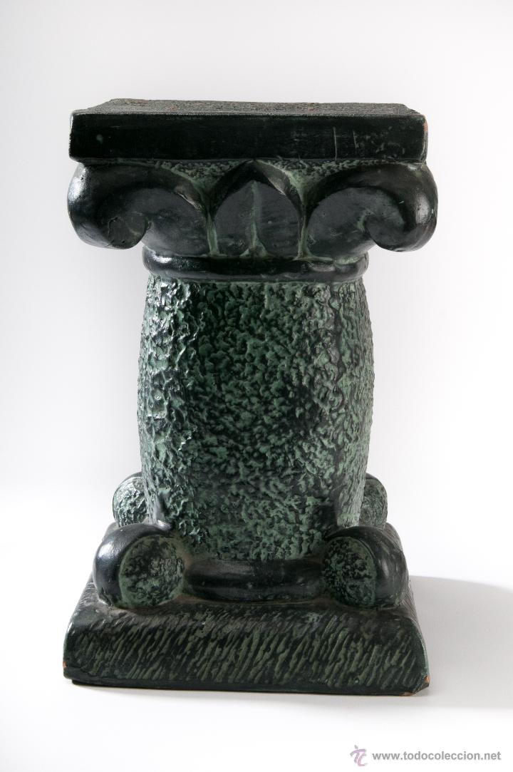 Antig&uuml;edades: COLUMNA PEDESTAL DE CER&Aacute;MICA DECORADA EN TONALIDADES VERDES