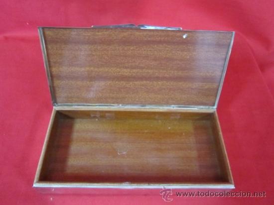 Antig&uuml;edades: Tabaquera de sencillas l&iacute;neas en alpaca con el interior en madera. - Foto 2