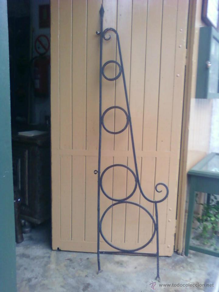 Antig&uuml;edades: SOPORTE DE HIERRO PARA LETRERO - Foto 1