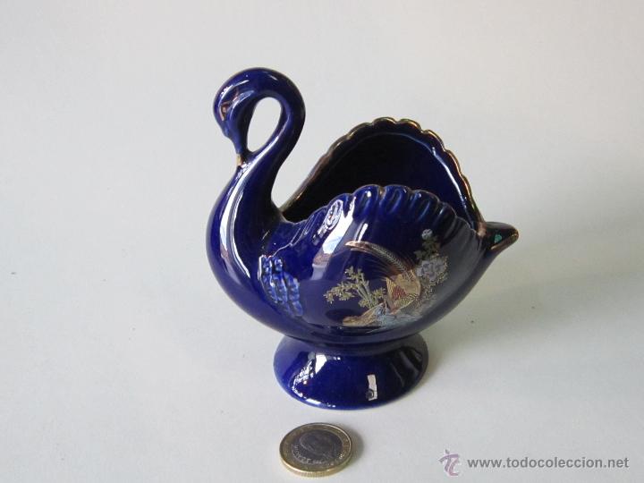 Antig&uuml;edades: CISNE DE PORCELANA EN AZUL COBALTO - Foto 1